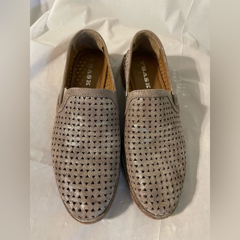 Trask Womens Ali Perforated Loafers Metallic Almond Toe Slip On Loafers Size 6